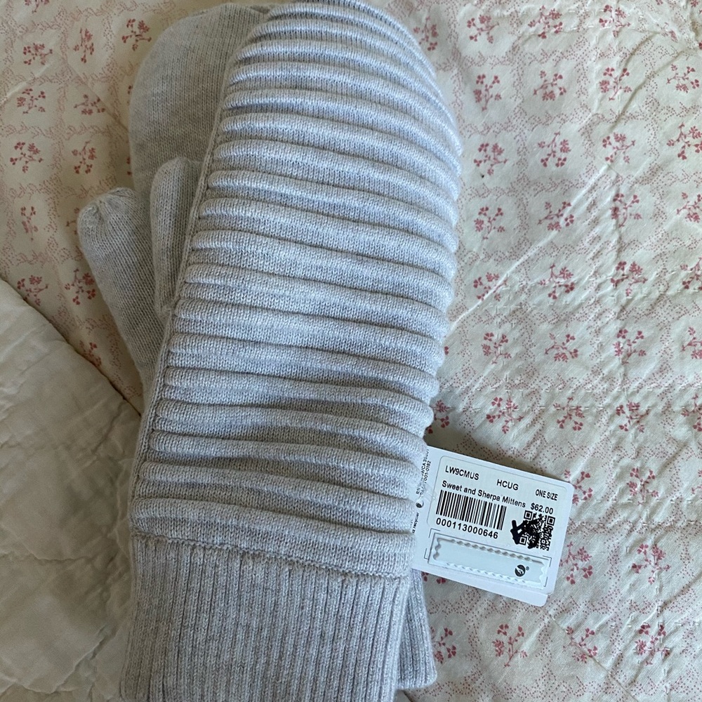 Lululemon Sweet and Sherpa Mittens